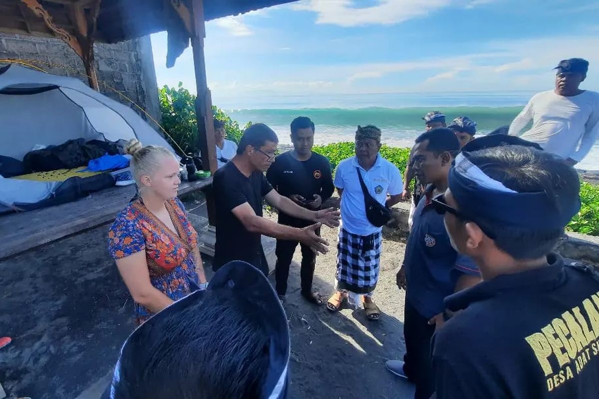 Dua WNA Polandia diamankan Polsek Sukawati karena mendirikan tenda saat hari raya Nyepi.