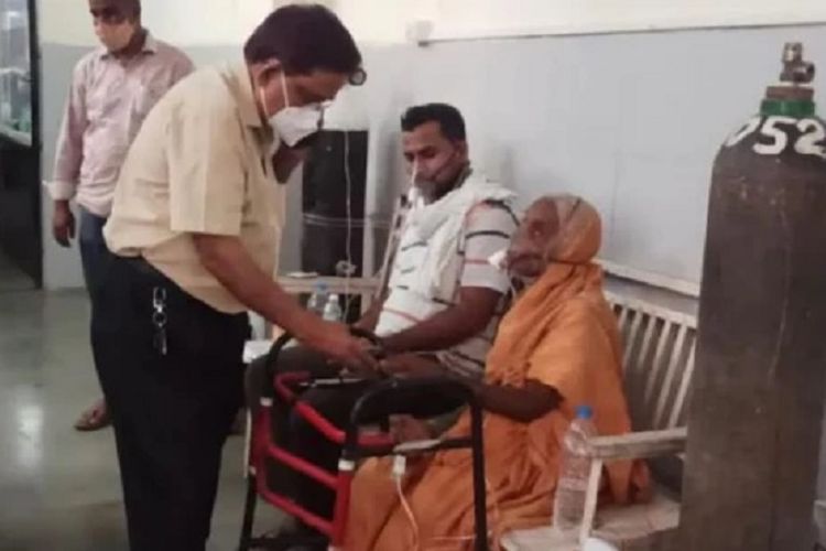 Shakuntala Gaikwa, seorang perempuan di Baramati, India, yang menjadi pemberitaan karena dinyatakan meninggal terkena Covid-19, dan hidup lagi saat dikremasi.