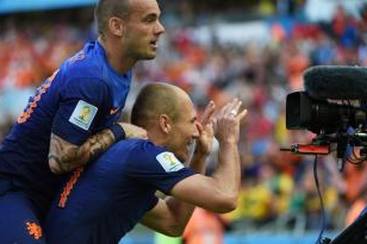 Selebrasi gelandang tim nasional Belanda, Arjen Robben, seusai membobol gawang Australia, Rabu (18/6/2014). 
