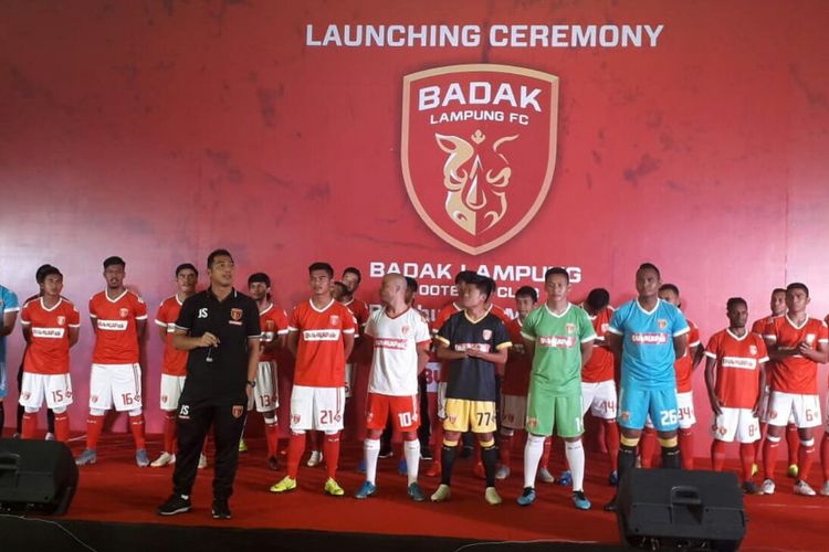 Lima Jersey Badak Lampung FC diperkenalkan dihadapan supporter Lampung