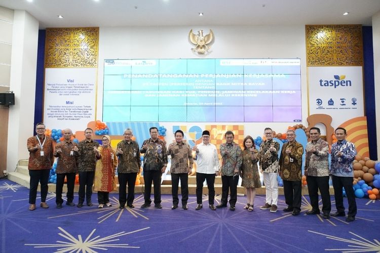Penandatanganan perjanjian kerja sama (PKS) Taspen dengan BSI, BJB, Bank Neo Commerce, dan Bank Capital Indonesia di Auditorium Kantor Pusat Taspen, Jakarta Pusat, Senin (25/4/2022)