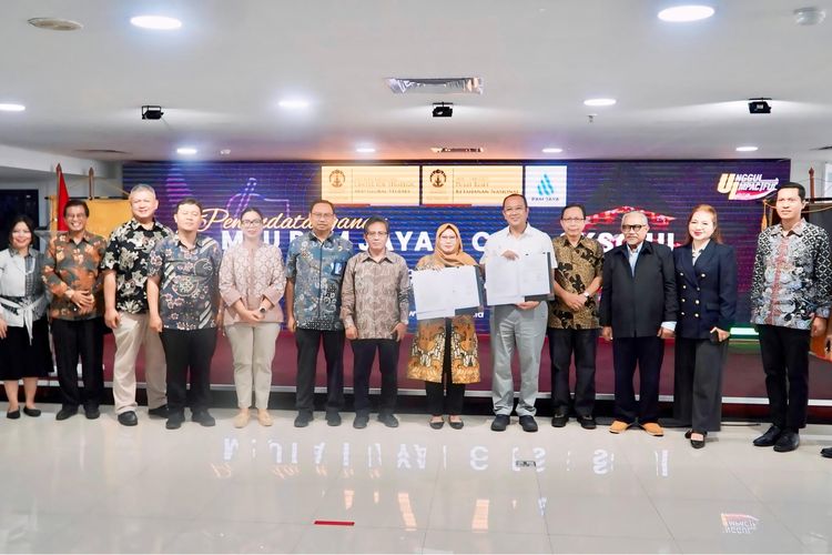 Perusahaan Umum Daerah Air Minum JAYA (PAM JAYA) dan Center for Strategic and Global Studies (CSGS), Sekolah Kajian Stratejik dan Global Universitas Indonesia (SKSG UI), menandatangani perpanjangan Nota Kesepahaman (MoU) mengenai ?Rencana Pelaksanaan Kajian, Penelitian, dan Pengukuran Ketahanan Pelayanan Air Minum di PAM JAYA.? Acara berlangsung di Gedung IASTH Lt.5, Kampus UI Salemba.
