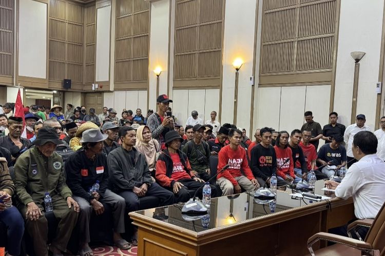Petani Indramayu Demo ke Kantor Kementan, Protes Gagal Panen