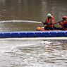 Busa Kembali Muncul, DLH DKI Siram Mikroba ke Sungai BKT