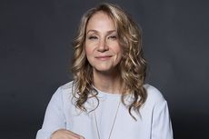 Lirik dan Chord Lagu Man in the Long Black Coat - Joan Osborne