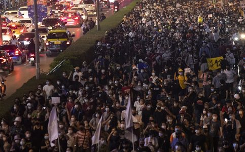 Thai Protesters Clash with Police in Bangkok