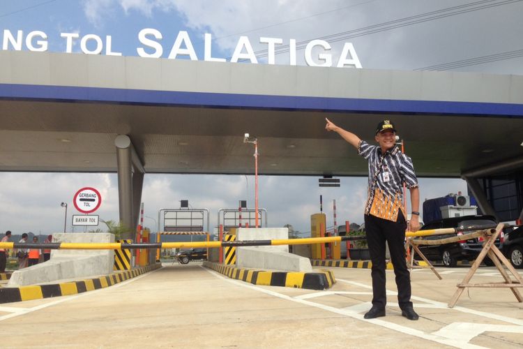 Gubernur Jawa Tengah Ganjar Pranowo meninjau langsung pengerjaan ruas Tol Bawen-Salatiga yang merupakan bagian dari Jalan Tol Semarang-Solo, Kamis (8/6/2017).