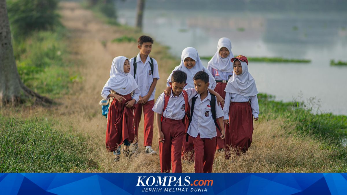 Orangtua Wajib Antar Anak di Hari Pertama Sekolah, Ini Alasannya