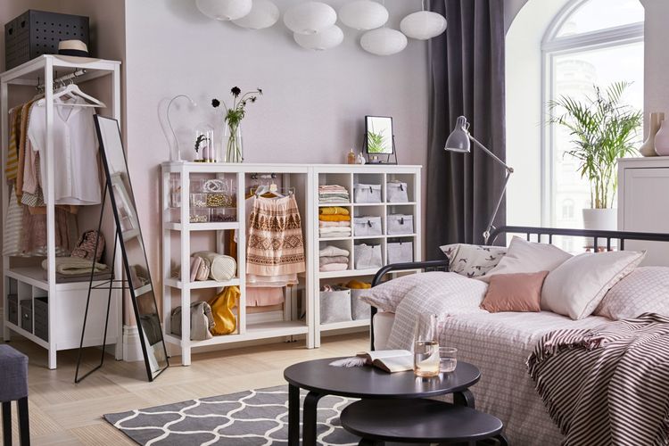 Rak kotak-kotak untuk penyimpanan pakaian