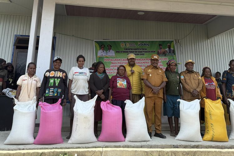 Pemkab Puncak Papua Salurkan 64,23 Ton Beras untuk Warga Terdampak Kekeringan dan Gagal Panen