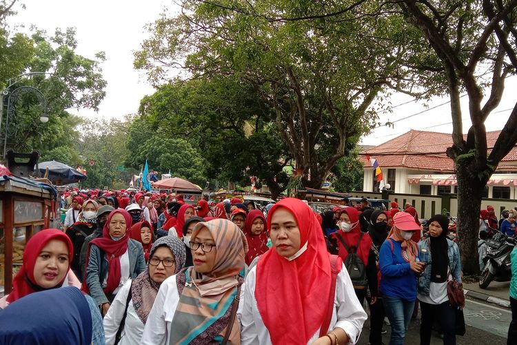 UMR Kota Mojokerto berada di urutan ke-13, sementara UMR Mojokerto Kabupaten atau UMK Mojokerto berada di urutan ke-5 tertinggi se-Jatim (UMR Mojokerto 2023). 