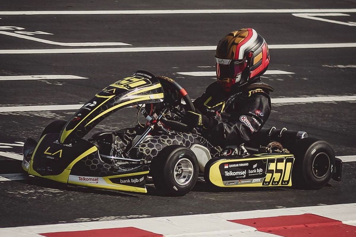 Aksi pebalap gokart muda Indonesia, Qarrar Firhand, di Sirkuit South Garda Karting ketika mengikuti ajang ROK Cup 33th Trofeo di Primavera 2022.