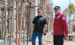 Kunjungi Pembangunan SD-nya Dahulu, Wabup Rendi Nostalgia Masa-masa Bersekolah