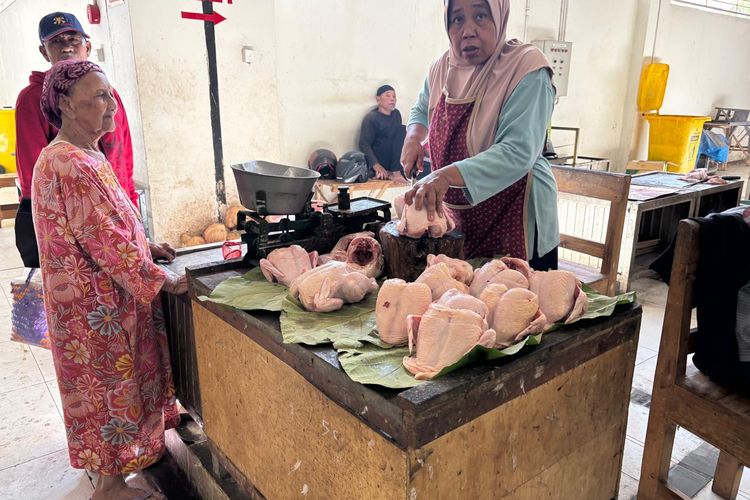 MBG Berjalan Seminggu, Harga Telur dan Daging Ayam Melonjak di Ngawi