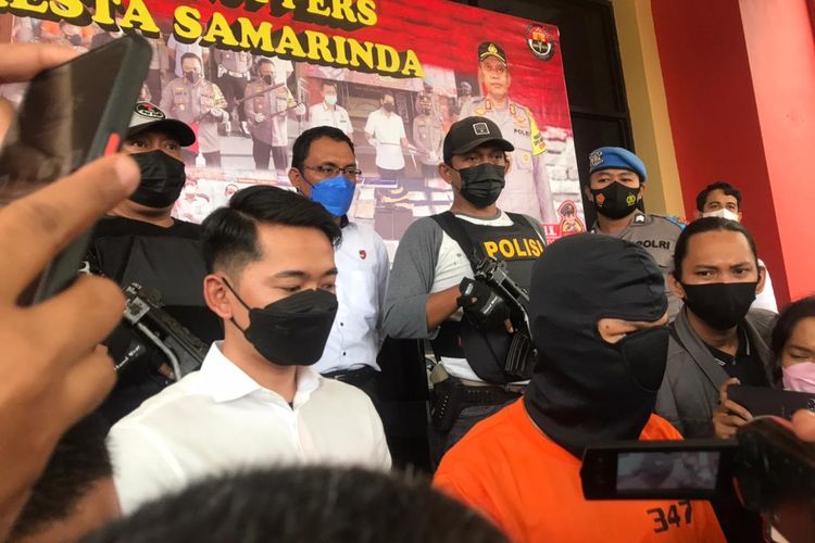Tim Reskrim Polresta Samarinda saat memberi keterangan pers kasus pembunuhan perempuan inisial JW (25) oleh pelaku RS di Mapolresta Samarinda, Kaltim, Senin (27/9/2021).