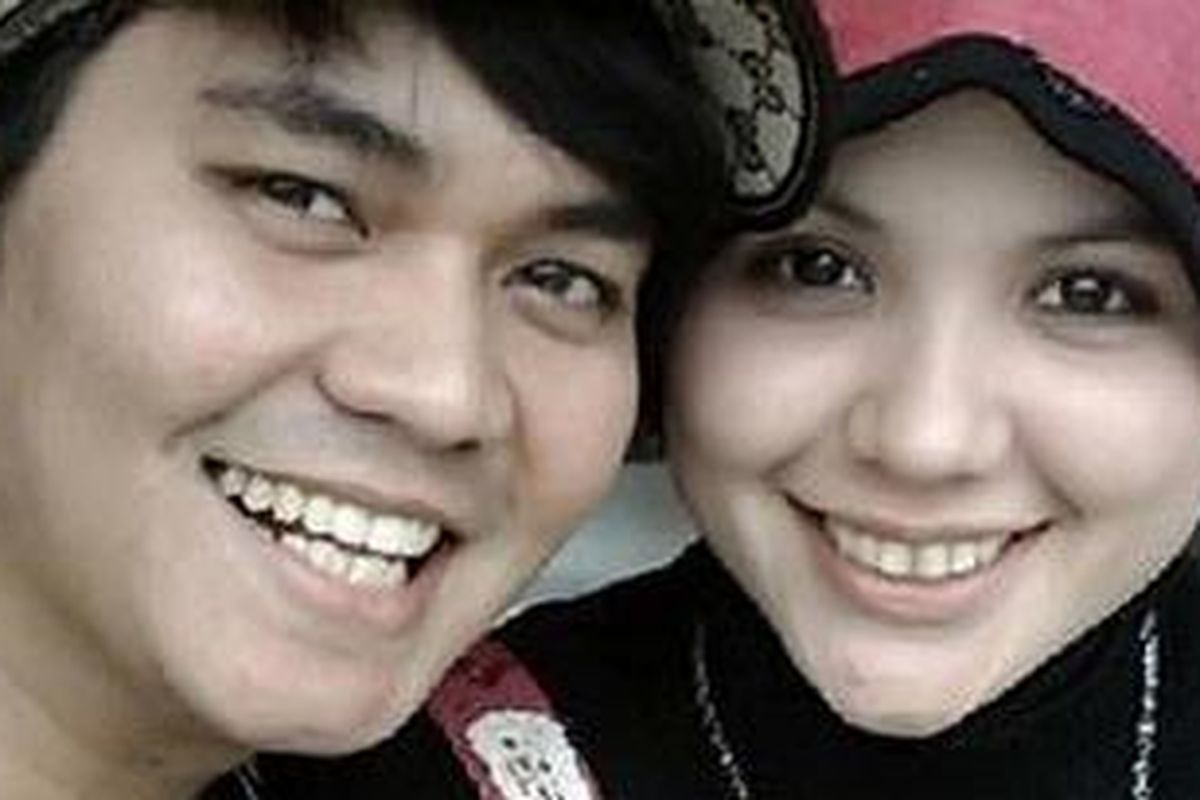 Indra Bekti dan istrinya, Adilla Jelita