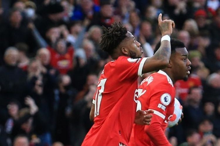 Gelandang Man United Fred merayakan gol ke gawang Leicester City dalam laga lanjutan Liga Inggris musim 2021-2022 di Stadion Old Trafford, Sabtu (2/4/2022) malam WIB.