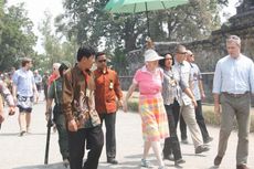 Ratu Denmark Takjub dengan Keindahan Relief Candi Borobudur