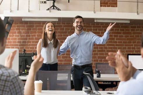 Lebih Percaya Diri dengan Tips Berpakaian untuk Hari Pertama Kerja di Kantor Baru