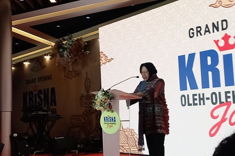 Mensos Tri Rismaharini saat memberikan sambutan di pembukan gerai oleh-oleh di Yogyakarta, Jumat (31/5/2024)