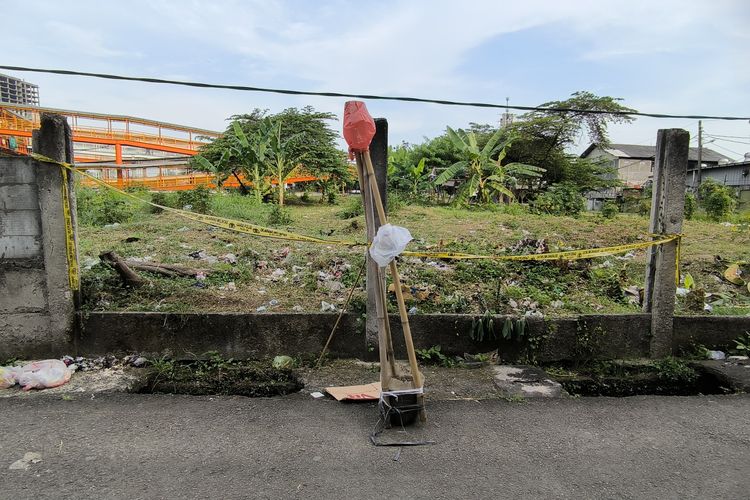 Pria Tanpa Identitas Ditemukan Tewas Dekat Selokan di Kalideres