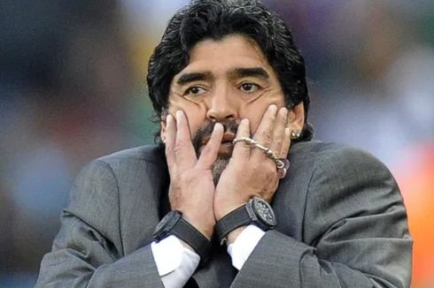 Alasan Diego Maradona Kerap Memakai Dua Jam Tangan