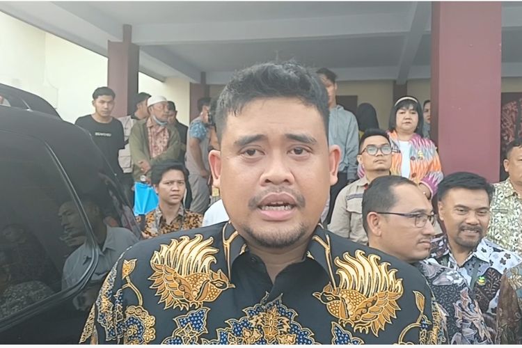 Walikota Medan saat menjawab soal deadline pelunasan tunggakan pajak Mall Centre Point di Kampus UINSU di Jalan Sutomo Kota Medan, Kamis (20/6/2024) 