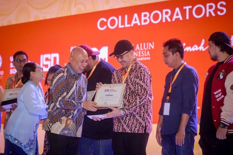 Menteri Koperasi dan UKM (Menkop UKM) Teten Masduki mengatakan, model bisnis agregasi memiliki banyak kelebihan lantaran pelaku usaha mikro kecil dan menengah (UMKM) bisa memperoleh sejumlah manfaat. Mulai dari transfer pengetahuan, transfer teknologi, akses pembiayaan, dukungan pengelolaan usaha, dan akses pasar. 