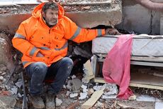 Kisah Gempa Turkiye: Bapak Pegang Tangan Putrinya yang Tewas, Enggan Melepas meski Cuaca Dingin