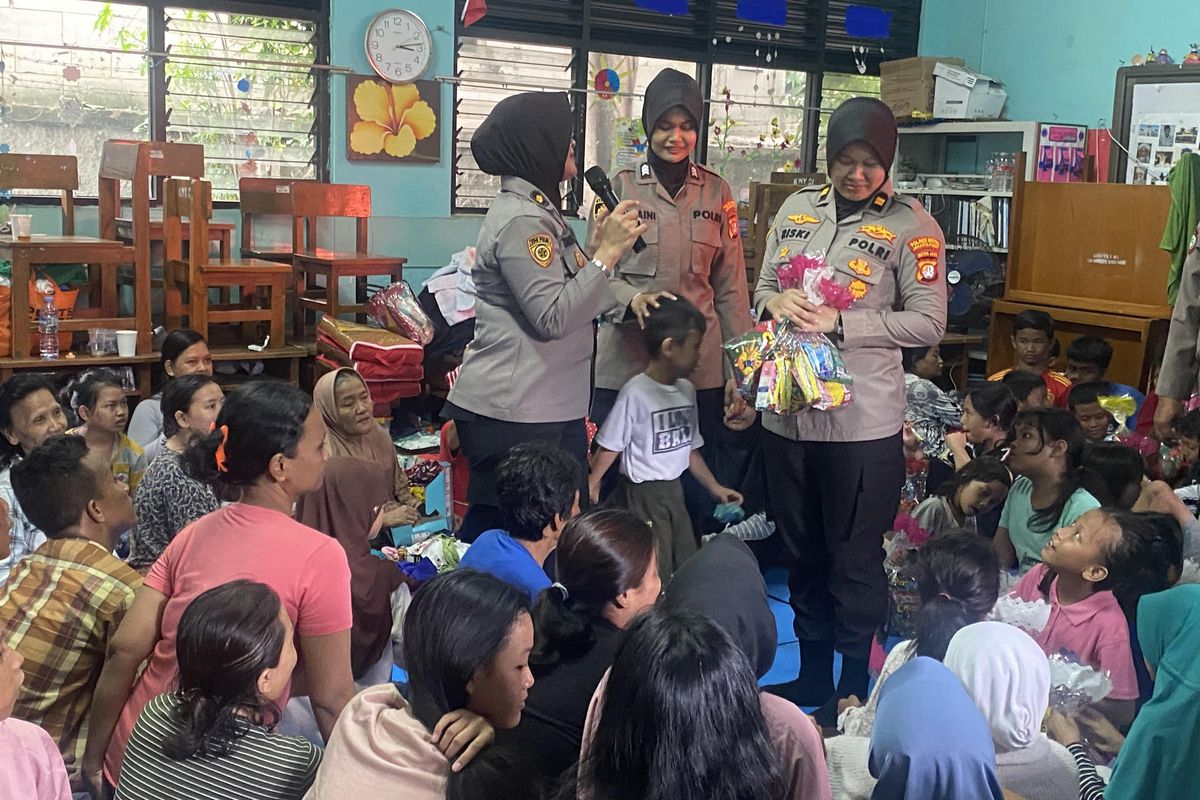 “Trauma Healing”, Anak-anak Korban Kebakaran di Kebon Kosong Diajak Nyanyi Bersama