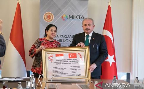 Indonesia House Speaker Hands Over Humanitarian Aid to Turkish Parliament