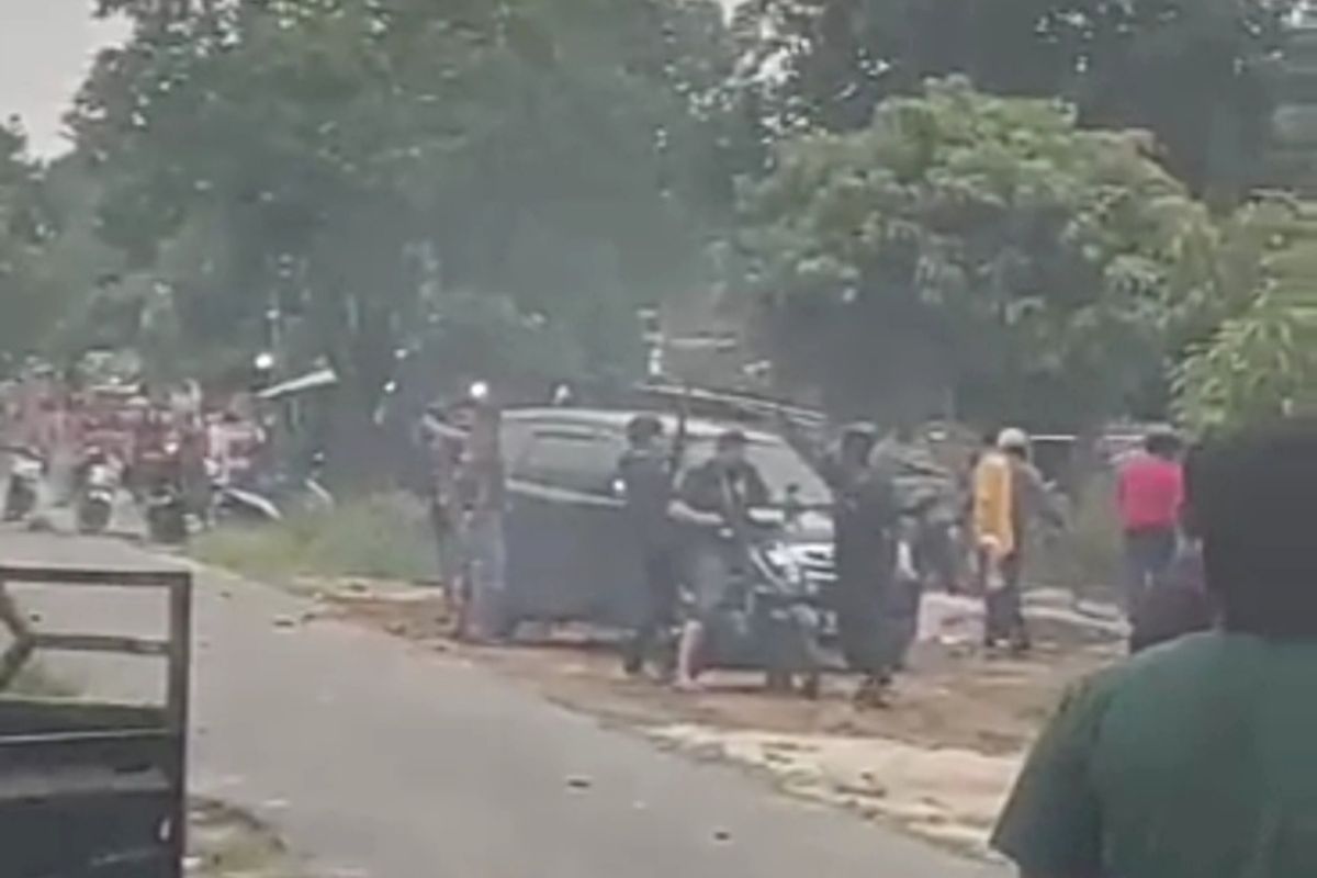 Bidik layar video kericuhan saat penangkapan pengedar sabu-sabu di Kecamatan Menggala, Kabupaten Tulang Bawang, Senin (7/11/2022).