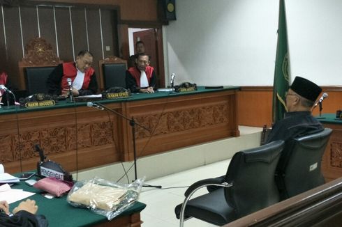 Terselip Stiker Kampanye Saat Kunjungan Sekolah, Caleg Gerindra Sebut Hanya untuk Pengenalan 