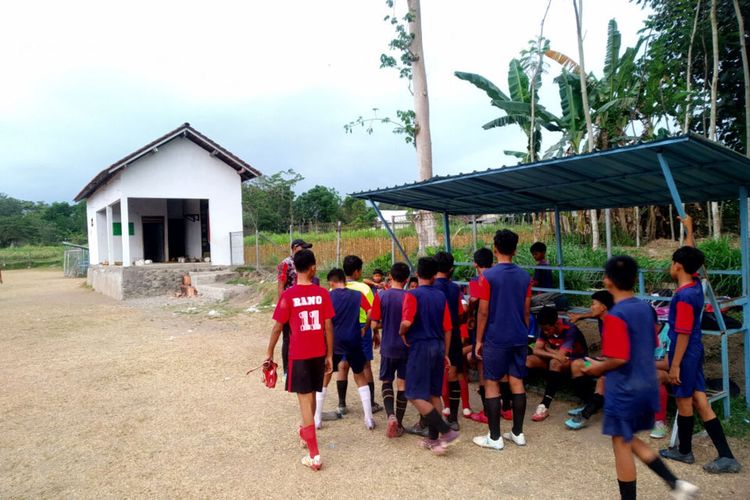 Lapangan Desa Tumpang, Kecamatan Talun, Kabupaten Blitar, dimana Arkhan Kaka belajar sepak bola sejak usia 4 tahun, Sabtu (11/11/2023)