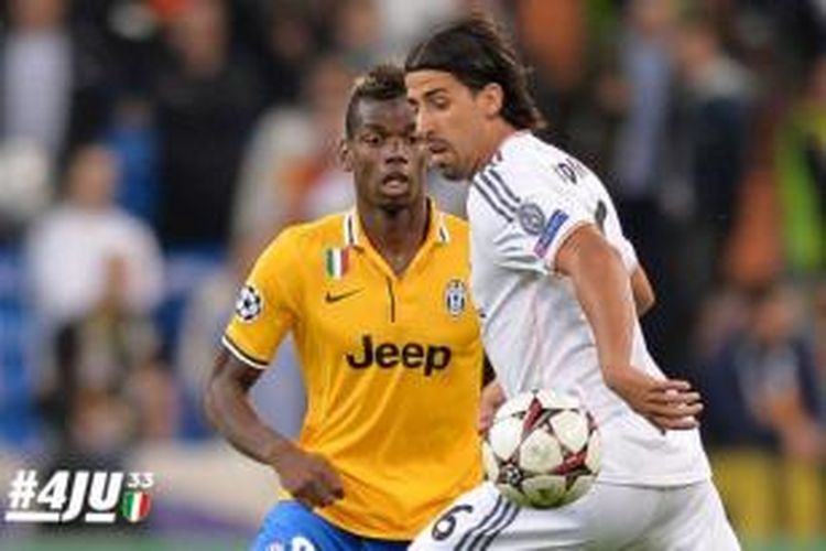Gelandang asal Jerman, Sami Khedira (kanan), resmi pindah dari Real Madrid ke Juventus.