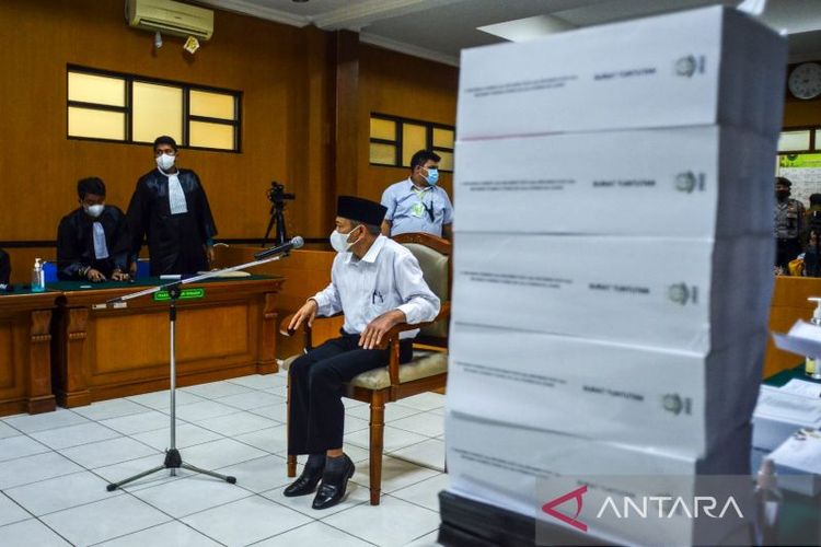 Terdakwa kasus penistaan agama M Kace, menjalani persidangan dengan agenda pembacaan tuntutan di Pengadilan Negeri Ciamis, Jawa Barat, Kamis (24/2/2022).