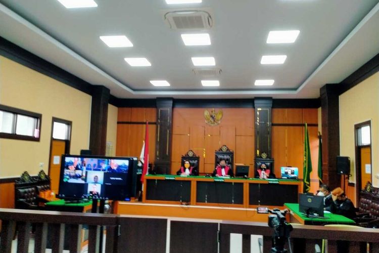 Majelis Hakim Pengadilan Negeri Bangkinang membacakan vonis kasus penyerangan dan penjarahan rumah karyawan perusahaan di Kabupaten Kampar, Provinsi Riau, Selasa (31/5/2022).