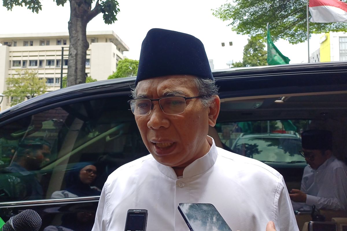Ketua Umum Pengurus Besar Nahdlatul Ulama (PBNU) Yahya Cholil Staquf alias Gus Yahya saat ditemui awak media di kantornya, Jakarta Pusat, Rabu (19/2/2025).