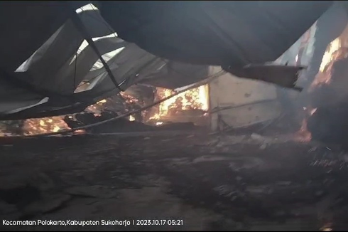 Pabrik Tripleks di Sukoharjo Terbakar, Pemadaman Masih Dilakukan