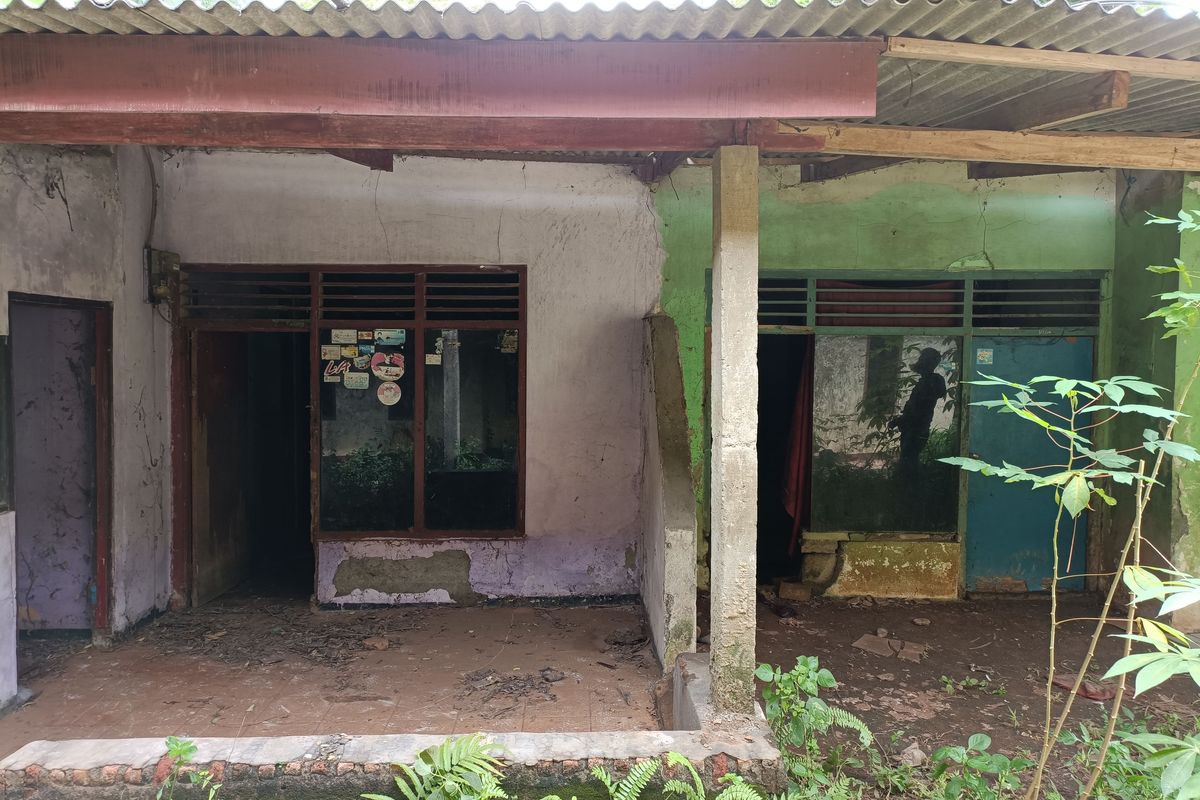 Rumah Yang Ditinggal Oleh Penghuni Setelah Dibeli Pihak Pengembang Perumahan Di Bantar Gebang Kota Bekasi