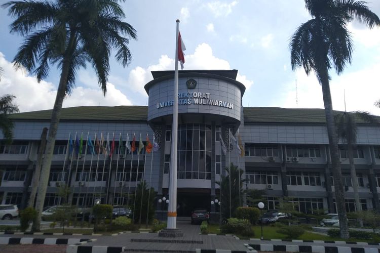 Gedung Rektorat Universitas Mulawarman di Samarinda, Kalimantan Timur, Senin (16/3/2020).