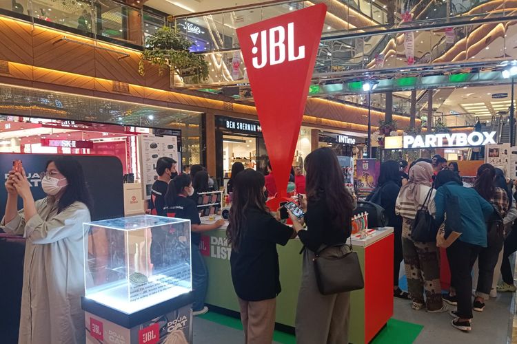 Pameran JBL Dare to Vibe di Pondok Indah Mall 2, Jakarta