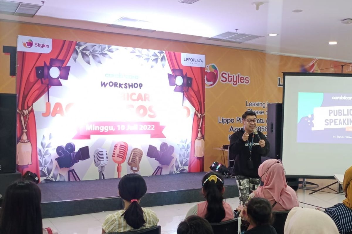 Founder & CEO PT Carabicara Multitalenta, Danar Indra saat berbicara dalam workshop