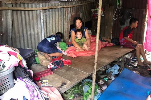 Rumah Dijual Mertua, Keluarga Ini Tinggal di Gubuk Mirip Kandang Ayam dan Anak Putus Sekolah