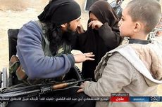 ISIS Rilis Foto Pengebom Bunuh Diri Berpamitan kepada Putrinya
