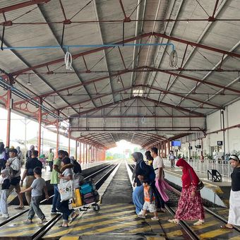 Jalur antara Stasiun Stasiun Haurpugur - Cicalengka lokasi inseiden KA Turangga dipastikan sudah bisa dilewati kereta. KAI Daop 7 Madiun, Jawa Timur memastikan ada 4 ledatangan kereta di Stasiun Madiun, Nganjuk, Kertosono, Jombang, Kediiri, dan Blitar masih akan mengalami keterlambatan kedatangan dengan rata-rata kelambatan 60 menit.