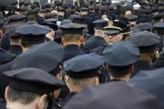 Kecewa, Polisi Gelar Aksi Membelakangi Wali Kota New York