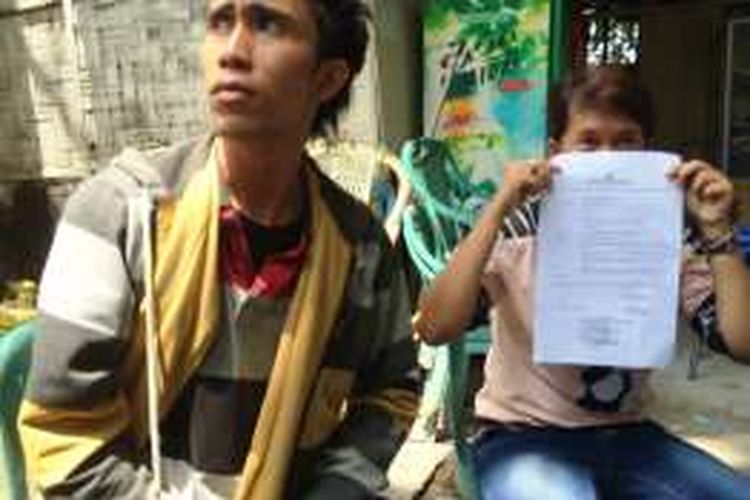 Kedua korban penganiayaan dan pelecehan yang dilakukan polisi saat mendatangi Mapolda Sumut, Senin (25/7/2016)