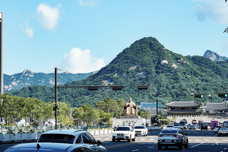 Setelah 59 Tahun Ditutup, Pendakian Gunung di Seoul Korea Selatan Ini Dibuka Lagi