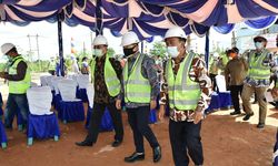 Menteri Suharso Tinjau Pembangunan Embung Konservasi Kolong Mempaya